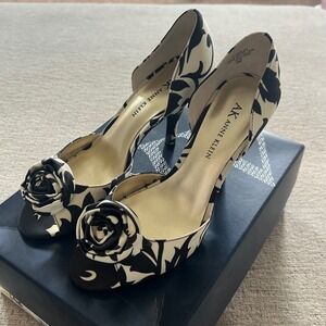 Anne Klein AKKALEI Black White Floral‎ Rosette Peep Toe d'Orsay Heels 6M